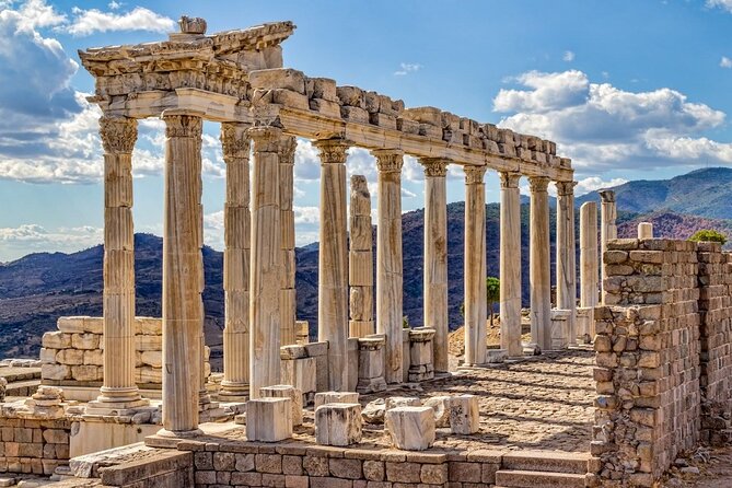 2-Days Gallipoli Troy Pergamon Acropolis Tour From Istanbul to Kusadasi - Troy begins with the museum