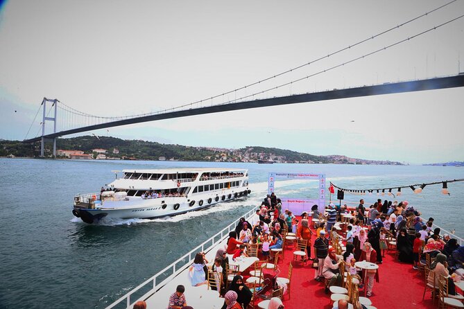 2-Hour Bosphorus Cruise in Istanbul with Guide - The return past Eminönü, Galata Bridge, and Süleymaniye