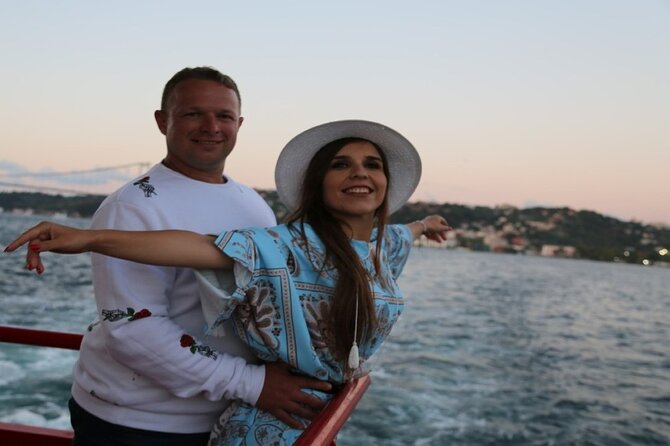 2 Hours Bosphorus Cruise Boat Tour in Istanbul - The boat setup and choosing your seat