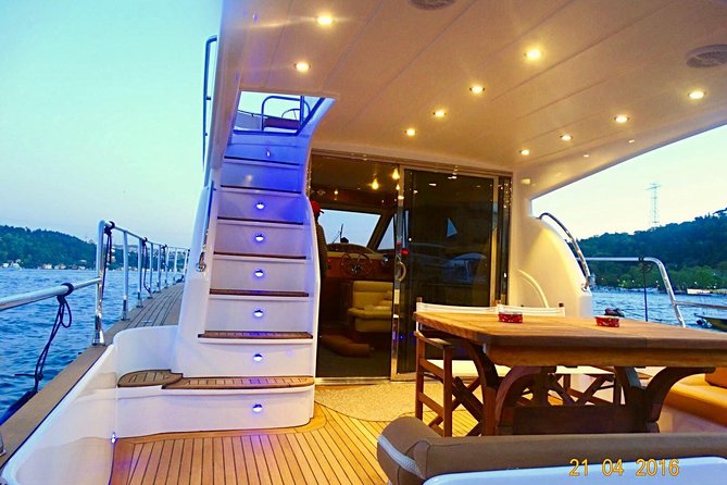 2 - Hours Bosphorus Yacht Cruise - Maiden’s Tower, a Small Landmark with a Big View