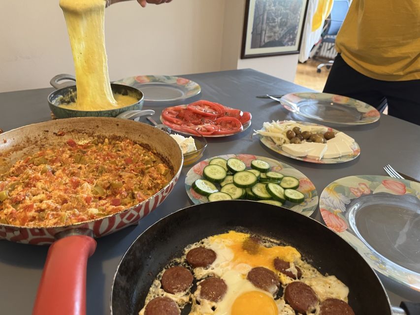 Authentic Turkish Breakfast Cooking at Home with Locals - Arriving at Oyak Sitesi and meeting Aysu