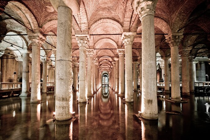Basilica Cistern Skip-the-Line Ticket with Guided Tour - Meeting your guide near the old city buses