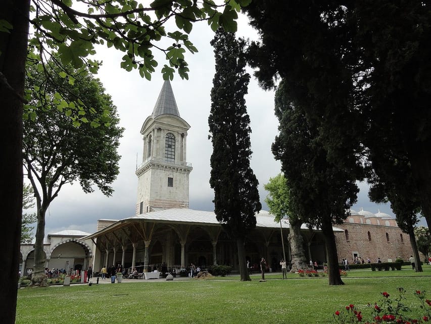 Basilica Cistern &Topkapi Palace &Hagia Sophia Combo Tickets - Meeting the host at Chimney Bistro