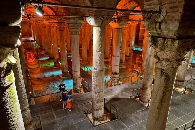 Best of Istanbul: Basilica Cistern - Blue Mosque - Grand Bazaar - How the guides shape the experience