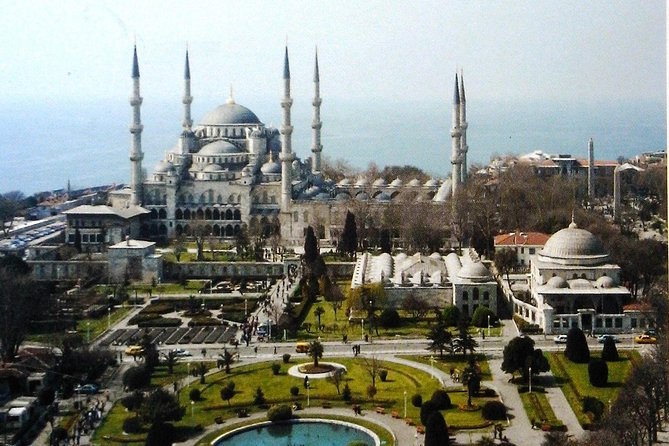 Best Of Old City Tour. - Sultanahmet Mosque and the meaning of a working place of worship