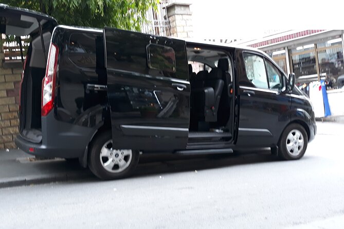 Beyoglu Region to IST Airport private transfer service - Meeting Mustafa and confirming the pickup