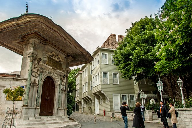 Blue Mosque Sultanahmet Old Town and Hippodrome Walking Tour - Sultanahmet Square and the city’s layered past