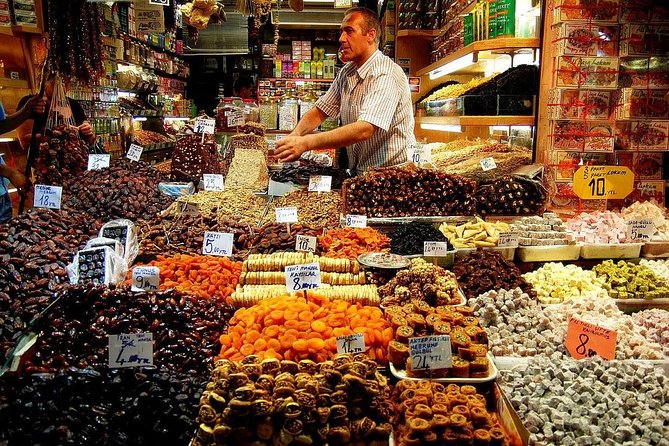 Bosphorus Cruise and Two Continents Tour with Lunch - A 90-minute cruise along the Bosphorus