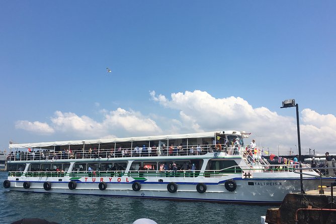 Bosphorus Cruise With Dolmabahçe Palace and Fortresses - Spice Market and a central finish at Eminönü