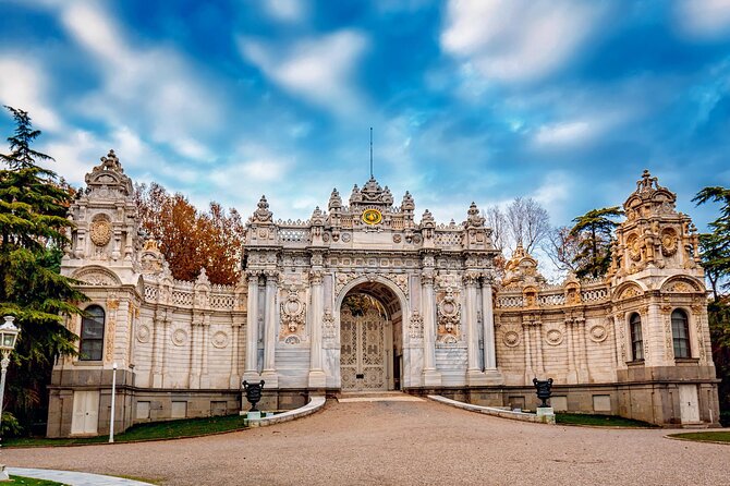 Bosphorus Cruise with Dolmabahce Palace and Istiklal Street Tour - Dolmabahce Palace and the Ottoman court