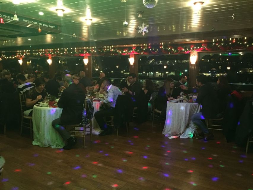 Bosphorus: Dinner Cruise with Live Performances Experience - The atmosphere at your table