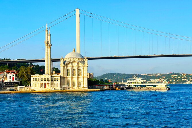Bosphorus & Golden Horn: Sunset Yacht Cruise with Expert Guide - Beylerbeyi Palace and Üsküdar