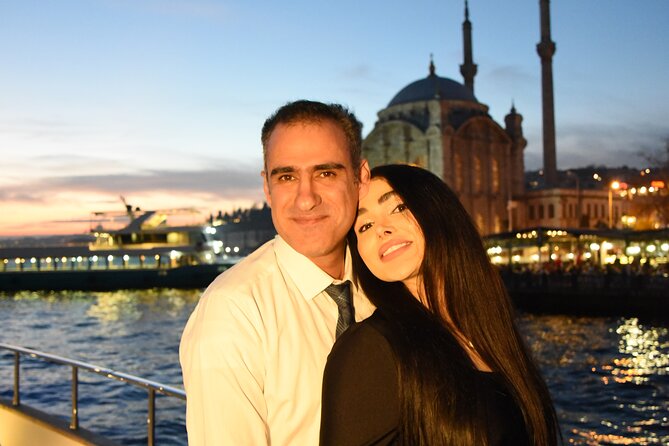 Bosphorus Night Cruise with Luxury Yacht - Küçüksu Palace and Beylerbeyi Palace