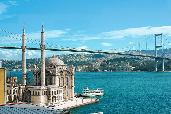 Bosphorus Sightseeing Boat Tour - Boarding can be the least graceful part