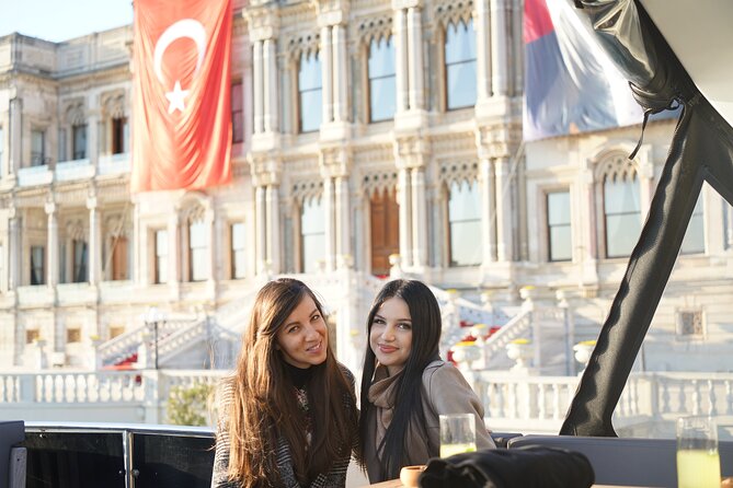 Bosphorus Sunset Cruise on Luxury Yacht with Transfers - Kuleli, Beylerbeyi, and Üsküdar