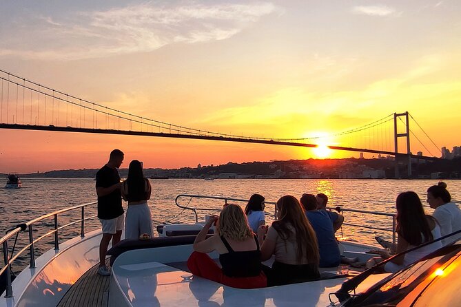 Bosphorus Sunset Yacht Experience: Istanbul’s Best - Why a sunset yacht is a smart way to see Istanbul