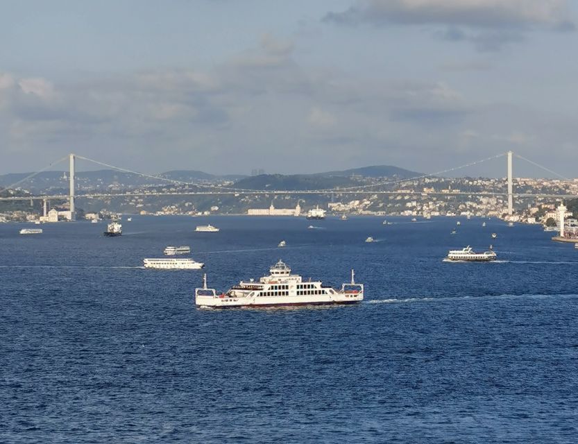 Bosphorus Tour With Lunch - Lunch breaks up the sightseeing