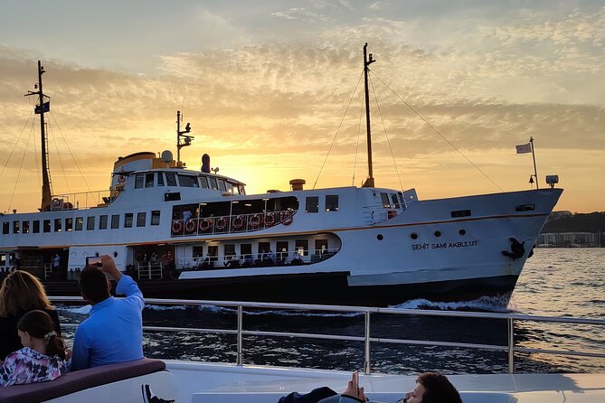 Budget Evening Cruise: Dinner, Live Shows & Party - Dinner, drinks, and the evening show