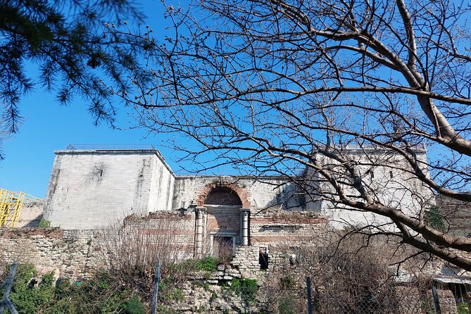 Byzantion Walk Path and City Walls of Istanbul - What the private format adds