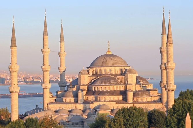 Classic Istanbul Tour Blue Mosque, Hippodrome, Hagia Sophia and Topkapi Palace - Lunch, transport, and group size