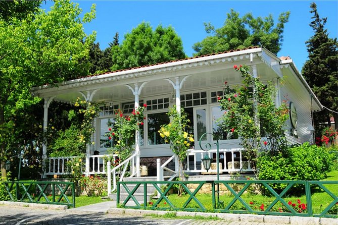 Dolmabace Palace, Bosphorus Boat Tour , Eyüp Sultan Mosque Tour - A note about pickup reliability