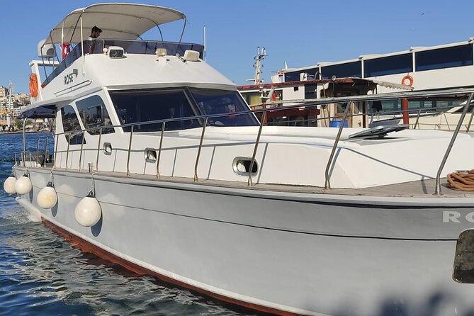 Exclusive Luxury Yacht Bosphorus Sightseeing Cruise in Istanbul - Rumelihisari Fortress at the narrowest point