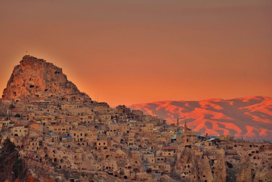 From Istanbul: 3-Day Cappadocia Tour with Balloon Ride - The Soğanlı balloon flight before sunrise