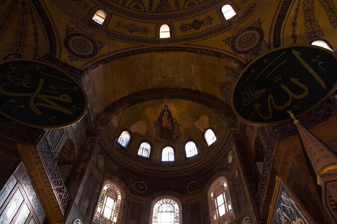 Full-Day Private Guided Cultural Tour of Istanbul - Topkapi Palace, two hours of courtyards and power