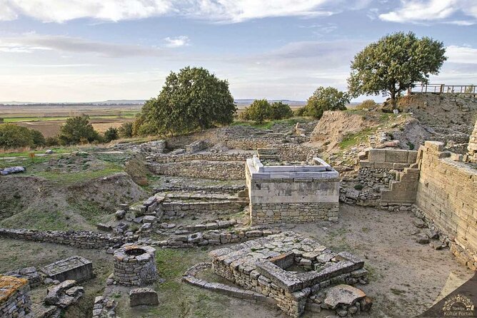 Full Day Troy Tour from Istanbul: Lunch Included - Lunch in Eceabat before the ruins