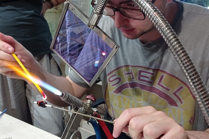 Glass Melting and Shaping with Flame with the Senior Glass Master - Key points to know before you book