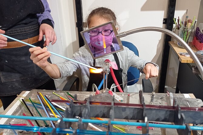 Glass Melting and Shaping with Flame with the Senior Glass Master - From hot glass to a finished keepsake