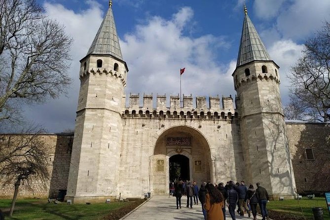Guided Topkapi Palace & Harem- Skip-the-Line with SMALL GROUP - Free time for the rooms and views you want