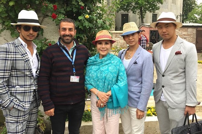 Hagia Sophia Group Tour ( Licensed Guide) - Meeting the guide near Sultanahmet Square