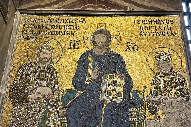 Hagia Sophia Guided Tour Priority entry - Looking up at the dome and down at the prayer area