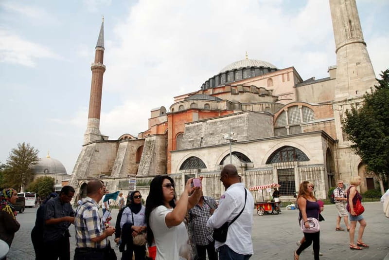 Hagia Sophia, Topkapı Palace, Blue Mosque Guided Small Group - Blue Mosque: tiles, minarets, and a working place of worship