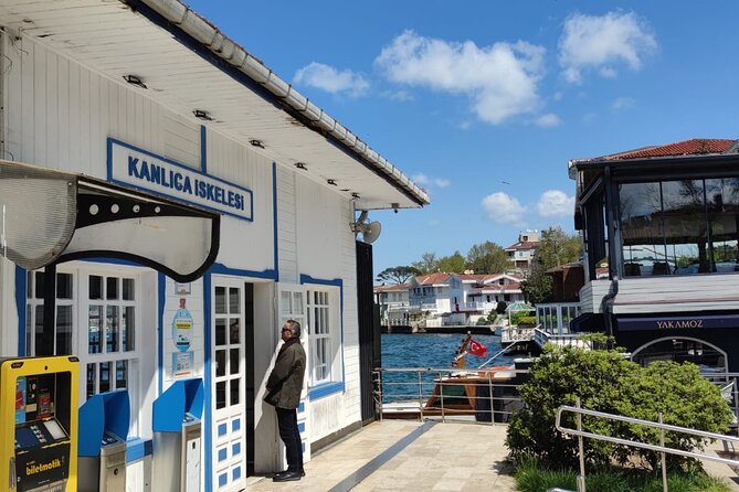 Half Day Bosphorus Cruise with Stopover on Asian Side - Snacks and service that add real value