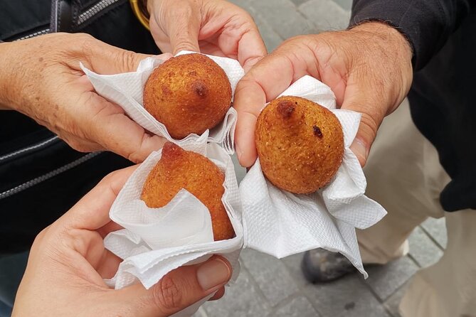Half Day Walking Tour of Old Istanbul - Walking Divanyolu toward the Grand Bazaar