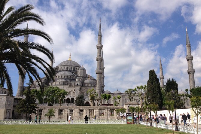 Highlights of Istanbul with Private Tour Guide Zerrin - The Blue Mosque and the rules of a working mosque