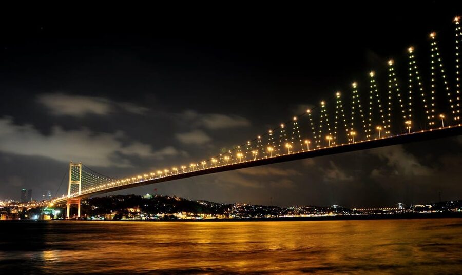 Istanbul: A short trip along the Bosphorus in the evening - The Golden Horn and Istanbul’s waterfront approach
