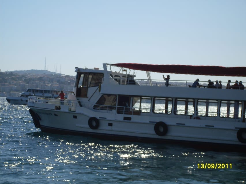 Istanbul: A short trip along the Bosphorus in the evening - Palaces along the European and Asian shores