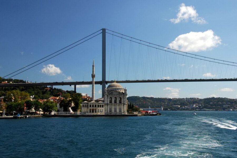 Istanbul: Afternoon Bosphorus Cruise and Spice Bazaar Tour - Why this four-hour route works so well
