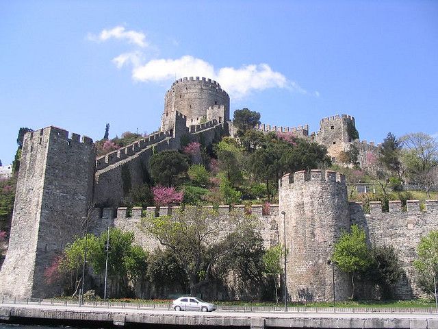 Istanbul: Afternoon Bosphorus Cruise and Spice Bazaar Tour - Rumeli Hisari and the story of the fortress