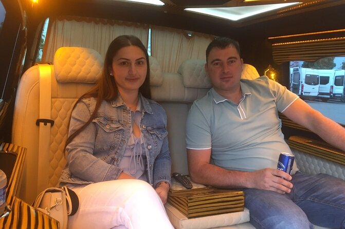 Istanbul Airport Luxury Minivan Transfer Meet Transfer - Communication, luggage, and the human touch