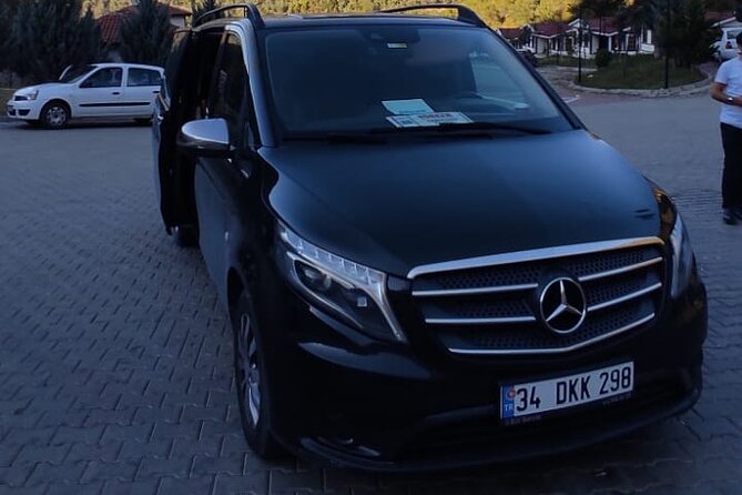 Istanbul Airport Transfer - Vehicles, luggage, and comfort on the road