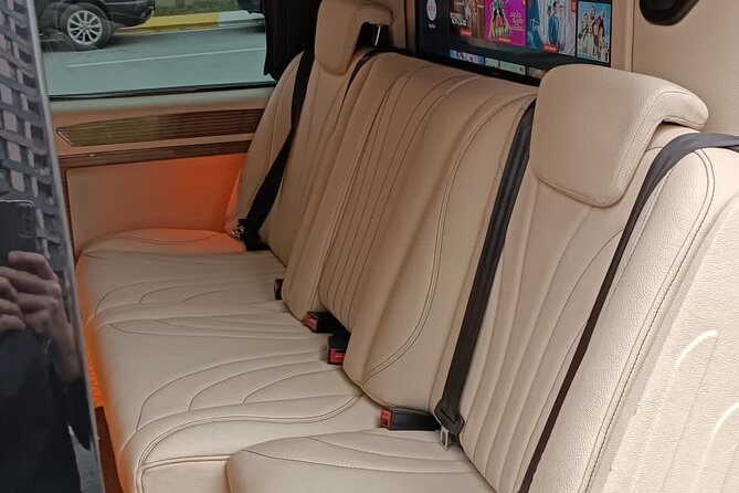 Istanbul Arrival Transfer from Airport to Hotel - The assistant and the vehicle