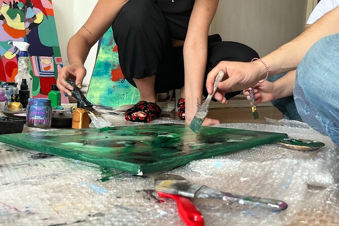 Istanbul Art Escape Wine and Paint at Local's Home - A small group changes the tone