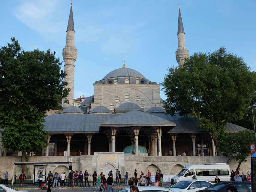 Istanbul: Asian Continent Highlights Walking Tour - Üsküdar market and Mihrimah Sultan Mosque