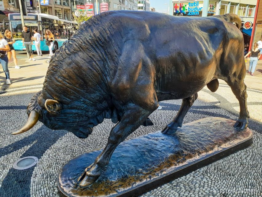 Istanbul: Asian Continent Highlights Walking Tour - Kadıköy market and the Bull Statue