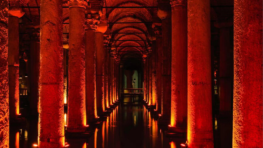 Istanbul: Basilica Cistern Skip-the-Ticket-Line Guided Tour - Walking into the Basilica Cistern