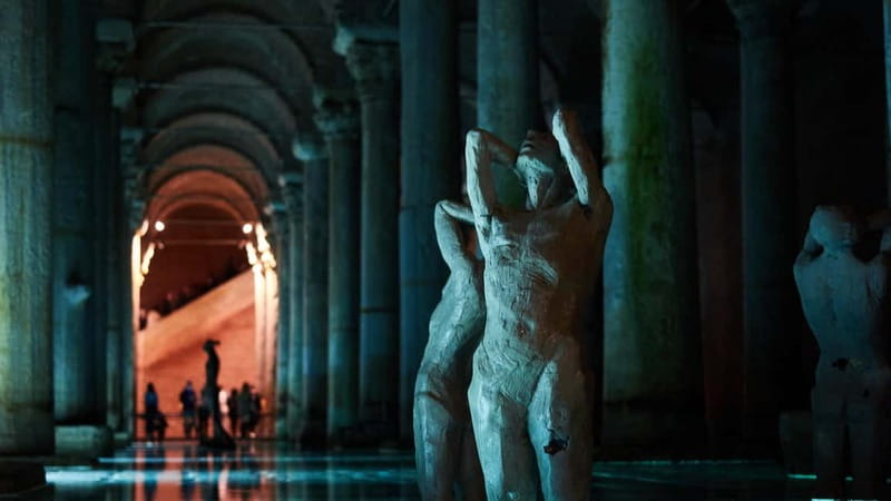 Istanbul: Basilica Cistern Small Group Tour with Tickets - The descent into Justinian’s underground reservoir